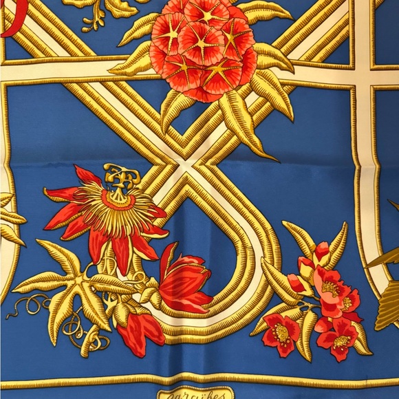 Hermes Blue Fuschia Gold White 100% Silk scarf..no pulls or marks, magnificent - Picture 8 of 11